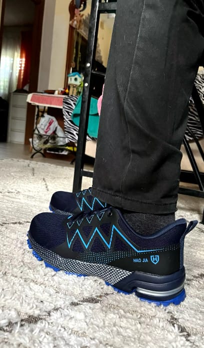 Customer photo review of Chaussures de Sécurité Premium Confortables & Antidérapantes