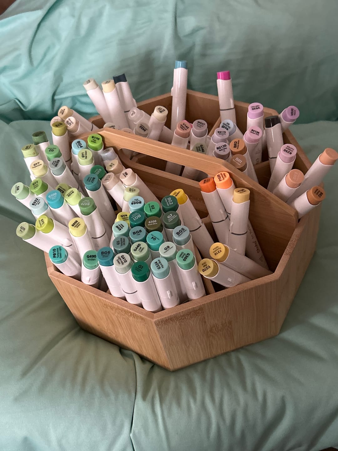 Customer photo review of Ohuhu 360° Bamboo Rotating Marker Organizer