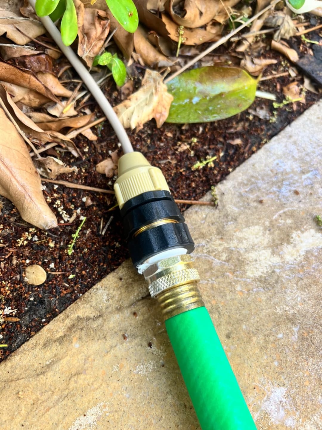 Customer photo review of HydroSnap — Conector Rápido para Manguera de Jardín