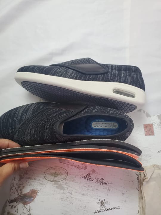Customer photo review of Chaussures Orthopédiques & Diabétiques Confortables