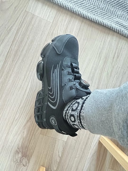 Customer photo review of Chaussures de Sécurité avec Lacet à Bouton Rotatif