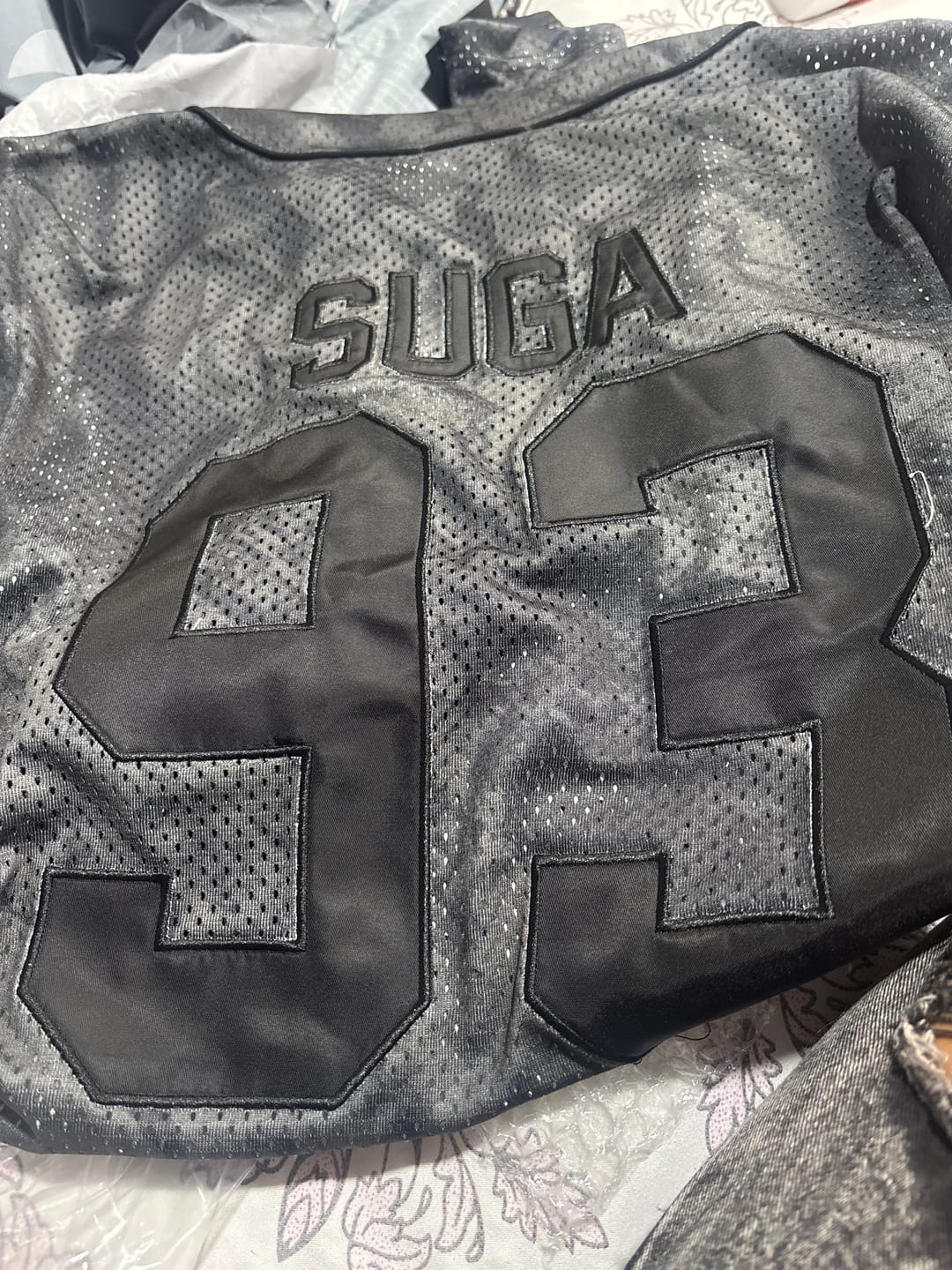 Customer photo review of BTS - ARIRANG WORLD TOUR OFFICIAL MD S/S JERSEY