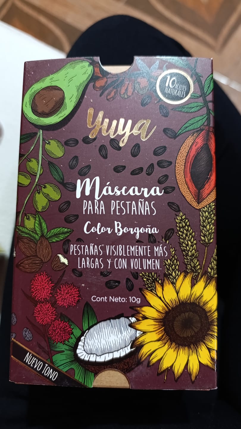 Customer photo review of Máscara para pestañas 10 aceites naturales (Color borgoña)