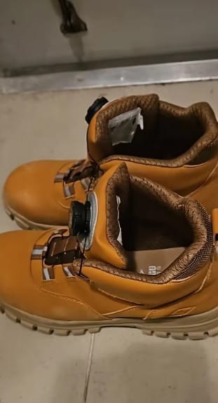 Customer photo review of Bottines de Sécurité Imperméables avec Bouton Rotatif