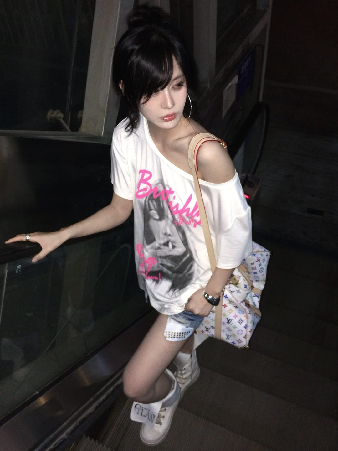 Customer photo review of IAMXIAA White Off-Shoulder Graphic Oversized T-Shirt