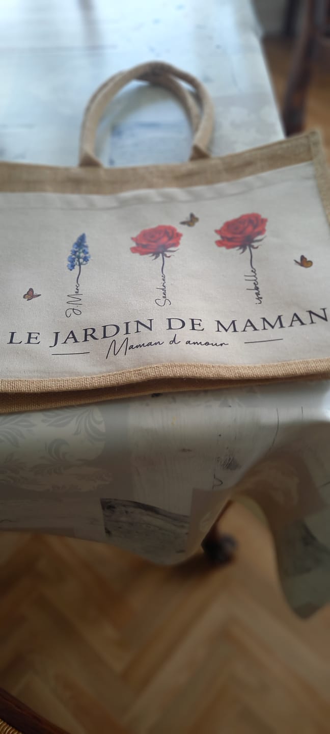 Customer photo review of L'amour grandit ici - Sac personnalisé avec fleurs et prénoms pour maman