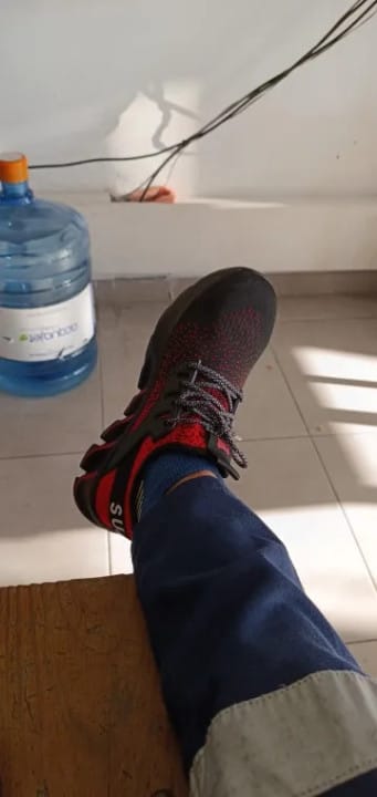 Customer photo review of Chaussures de Sécurité Légères & Respirantes