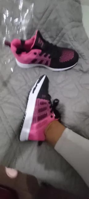 Customer photo review of Baskets de Sport Ultra-légères et Confortables