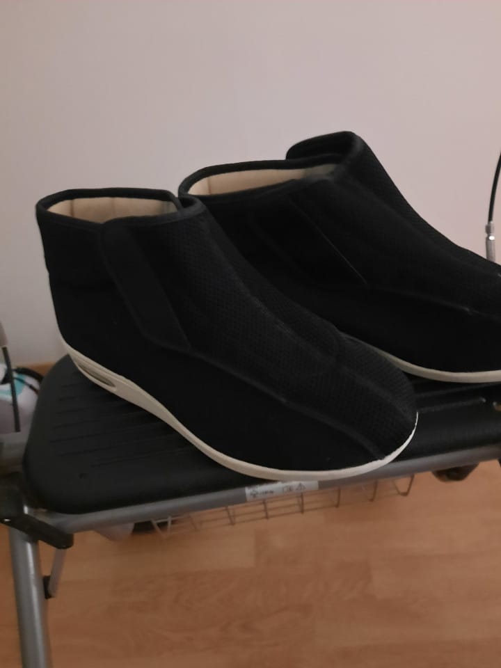 Customer photo review of Chaussures Orthopédiques et Diabétiques Larges et Hautes