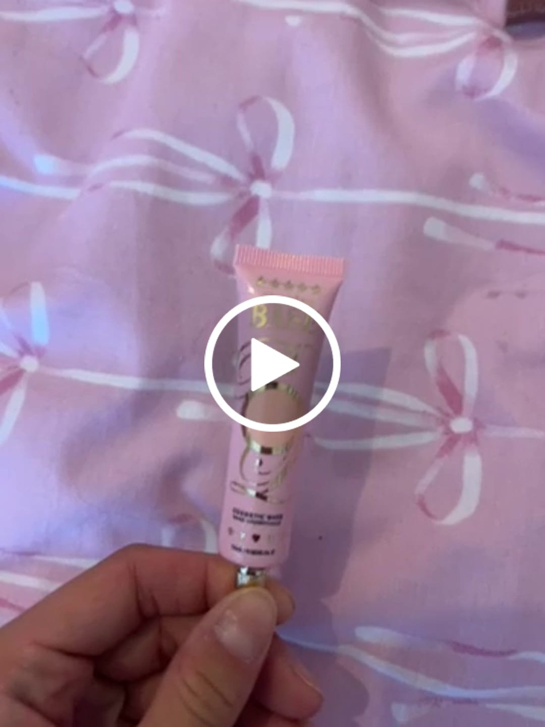 Recenzja wideo klienta dotycząca bazy plotek