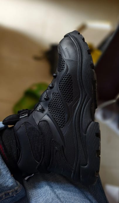 Customer photo review of Chaussures de Sécurité Hautes à Bouton Rotatif