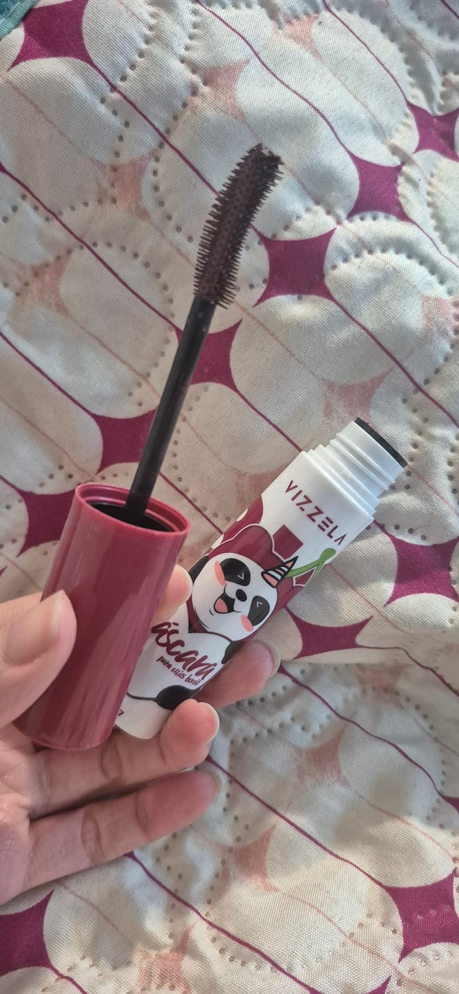 Customer photo review of Máscara para Cílios Big No Panda Cherry - Bordô