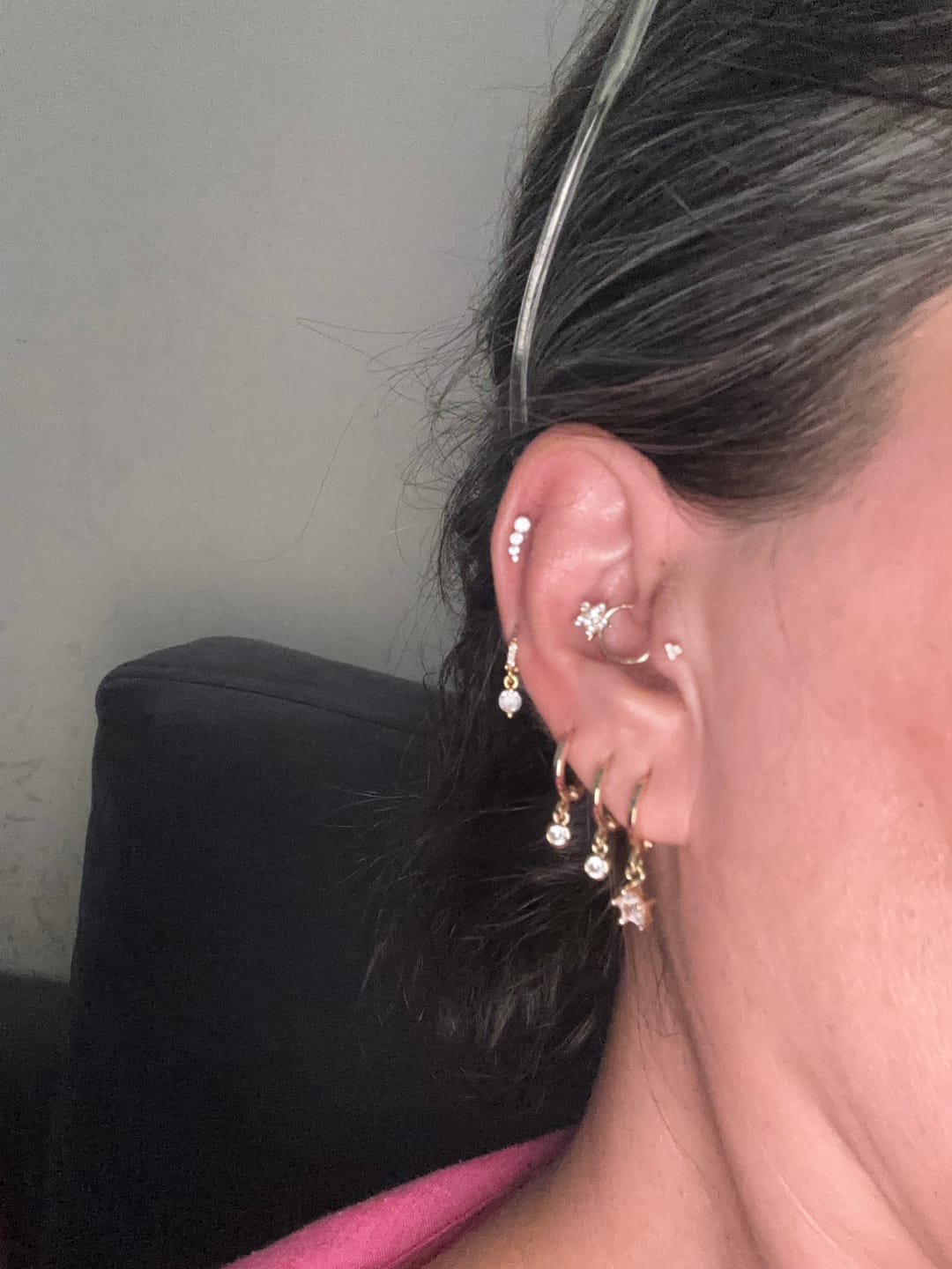 Customer photo review of Gusto Triangle 3 Taşlı Altın Tragus Piercing