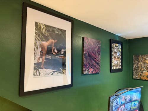 Customer's framed Arte Verde N02 print displayed on a green wall as part of a gallery collection.
