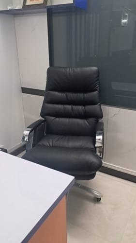 Customer photo review of Ettorez Fortuna High-Back Executive Leatherette Boss Chair