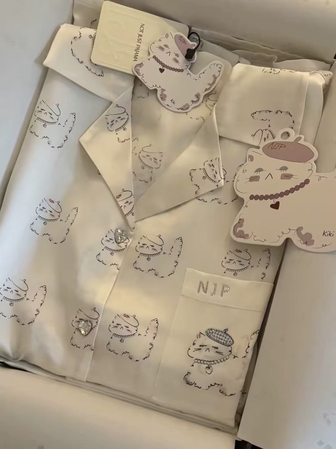 Customer photo review of Kiki Pearl Cat 22 Momme Silk Long Pajama Set