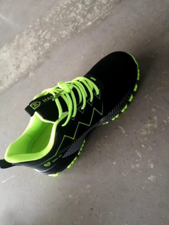 Customer photo review of Chaussures de Sécurité Premium Confortables & Antidérapantes