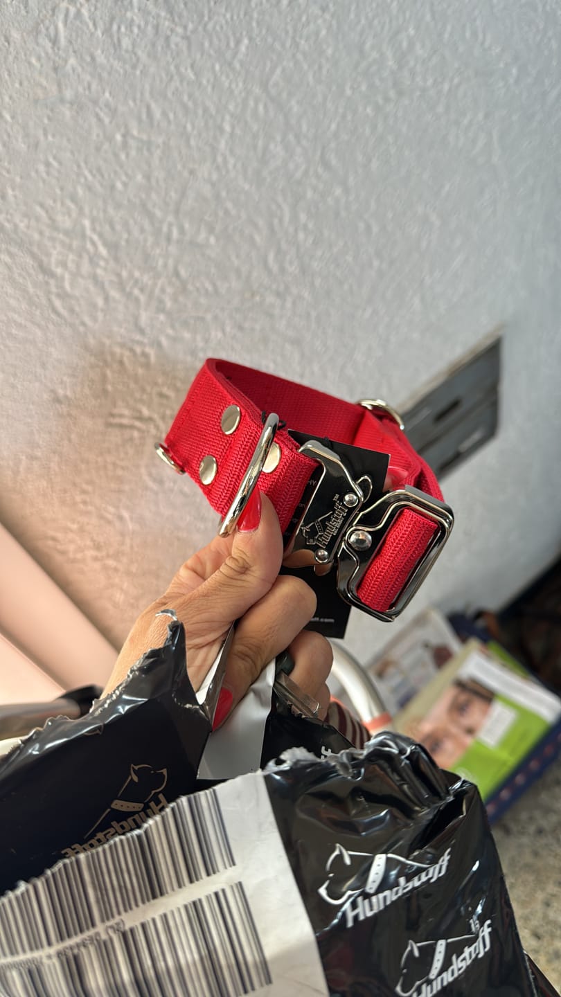 Customer photo review of Extreme Silver Buckle Rött - Starkt och säkert halsband