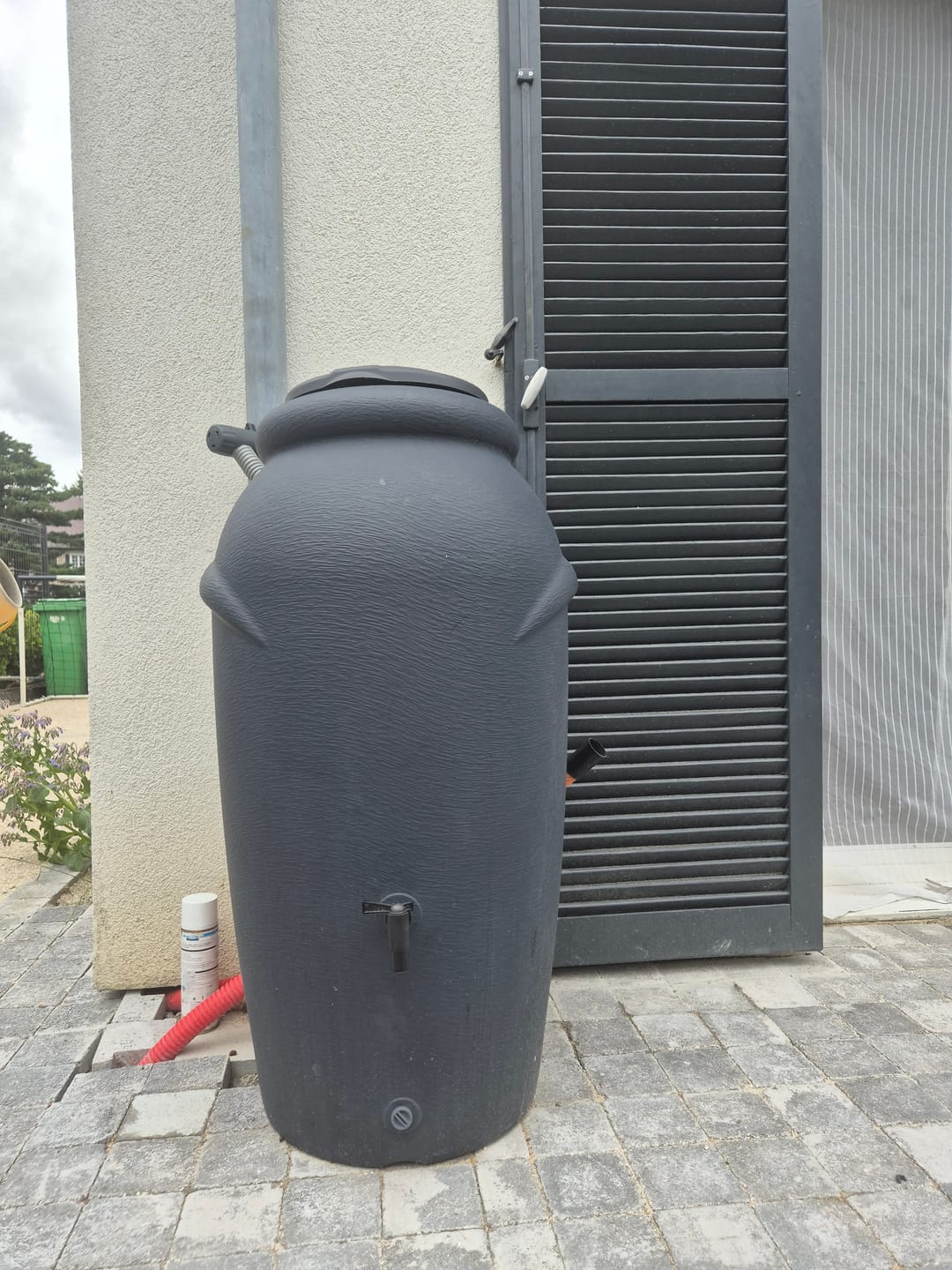 Customer photo review of Regentonne Amphore – 210, 360 oder 440 Liter für nachhaltige Gartenbewässerung