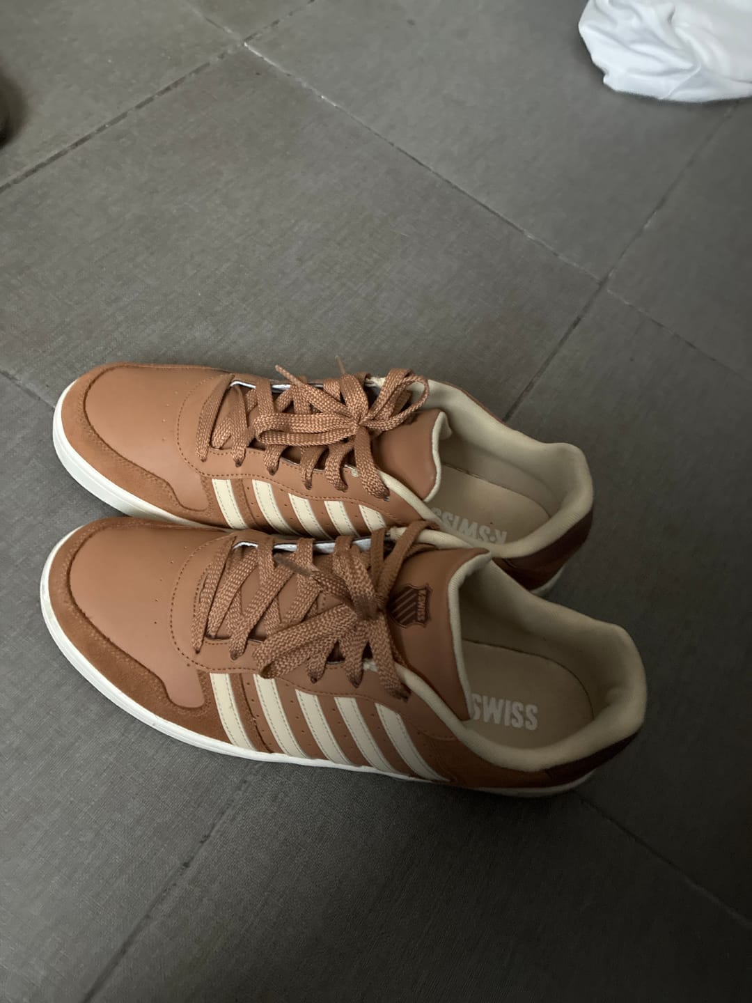 Customer photo review of 06931-279-M | COURT PALISADES | INDIAN TAN/SNOW WHITE/CRÈME BRULEE/SOFT SILT