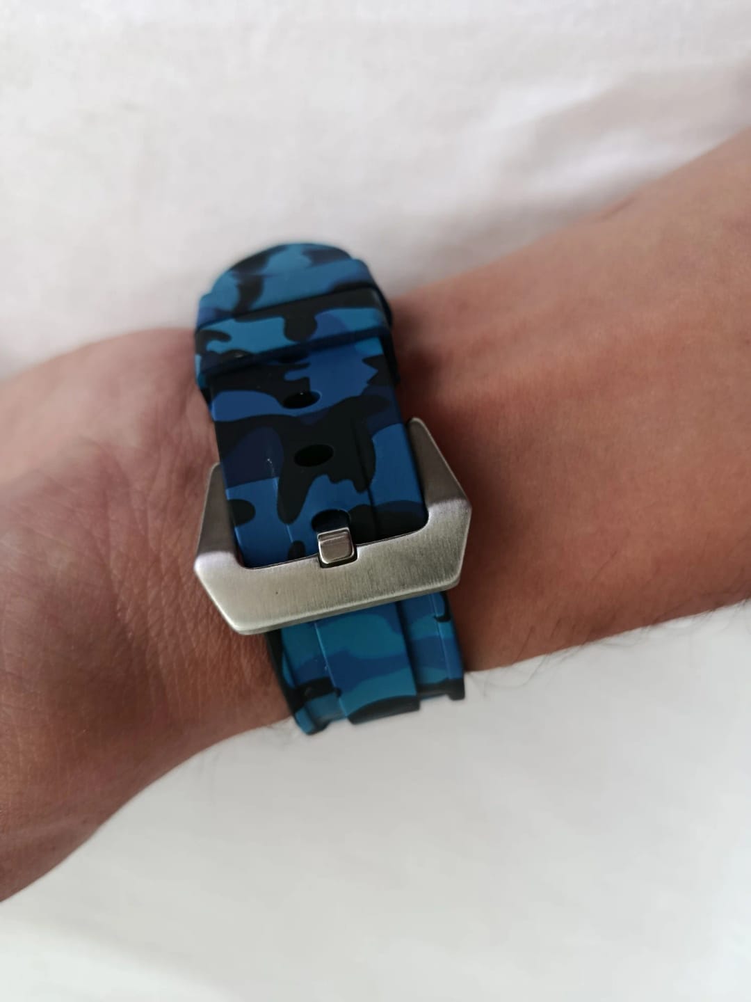 Customer photo review of Polar Silicone Watch Band for Polar Smartwatch - Waterproof Sport Strap, Unisex