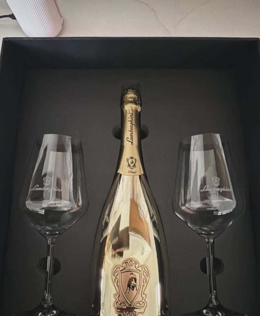 Customer photo review of Lamborghini Oro Vino Spumante with Gift Set (2026)