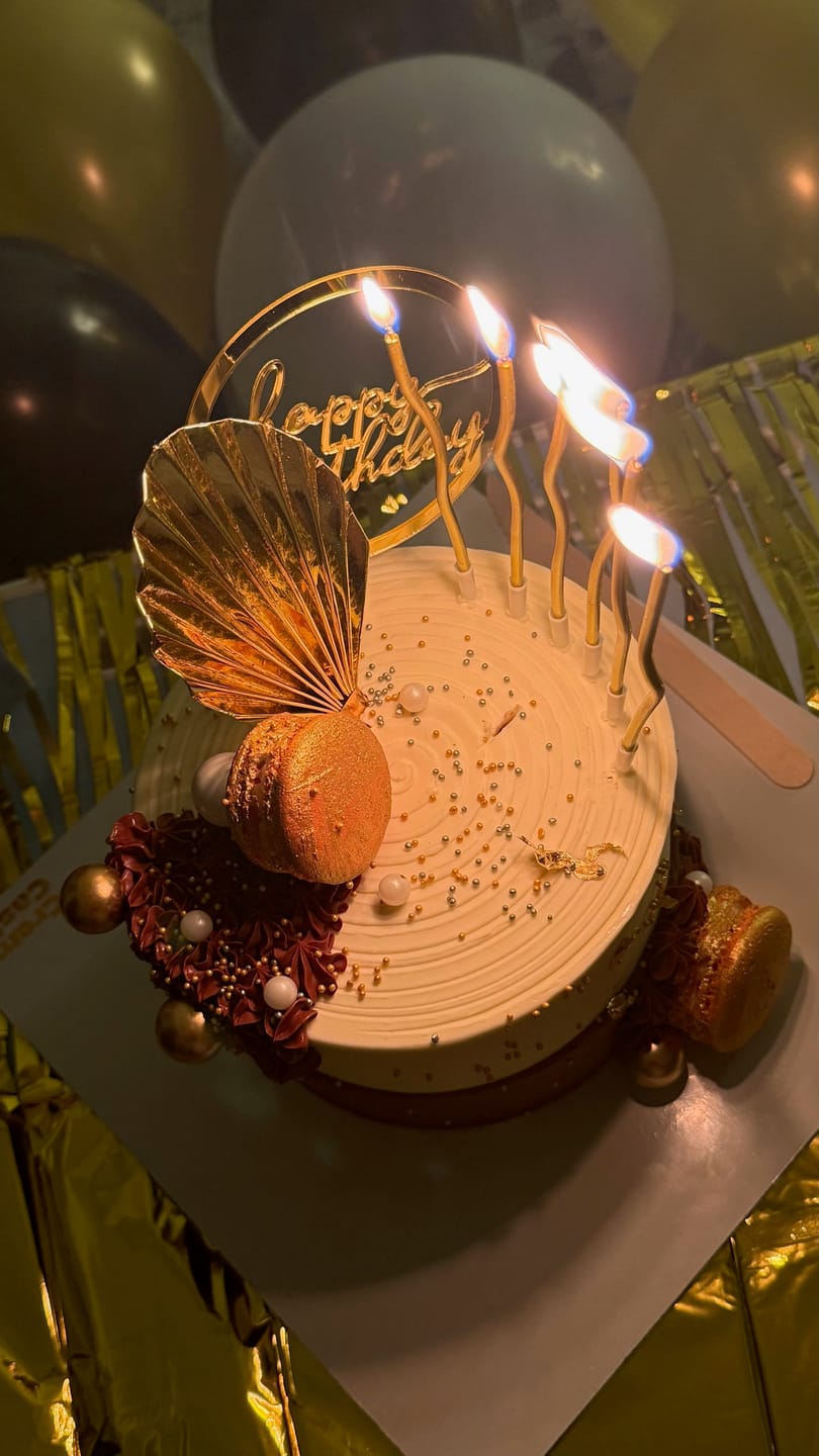 Customer photo review of Golden cake for boyfriend birthday