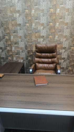 Customer photo review of Ettorez Fortuna High-Back Executive Leatherette Boss Chair