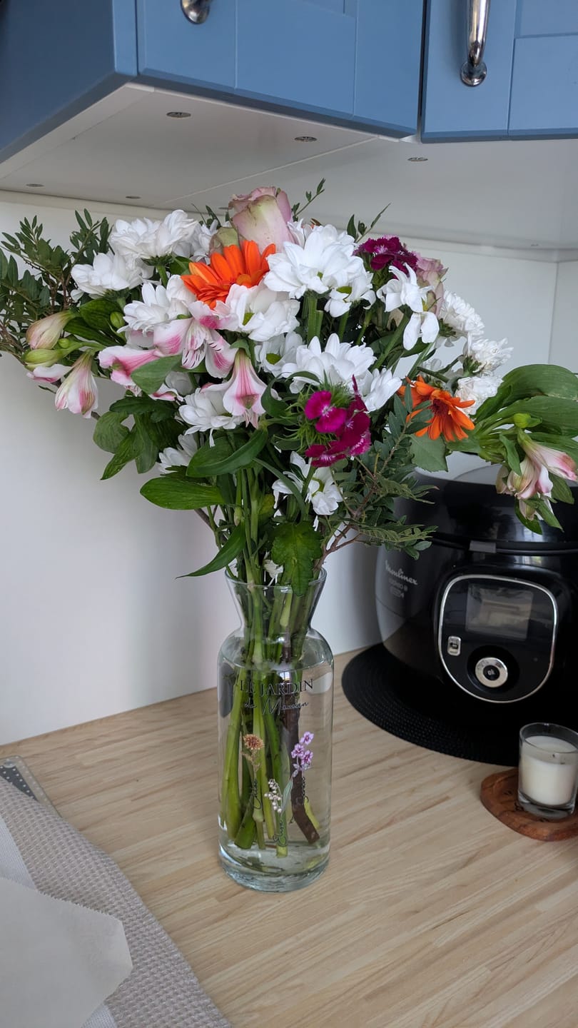 Customer photo review of Toujours en fleur – Vase personnalisé en verre avec fleurs et prénoms pour parents et grands-parents