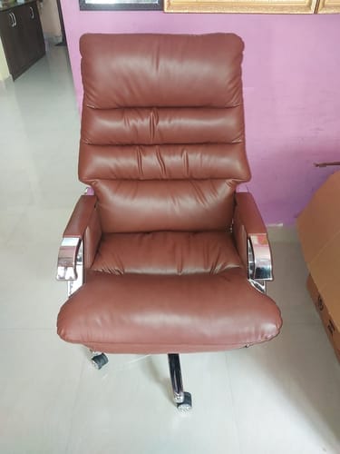 Customer photo review of Ettorez Fortuna High-Back Executive Leatherette Boss Chair