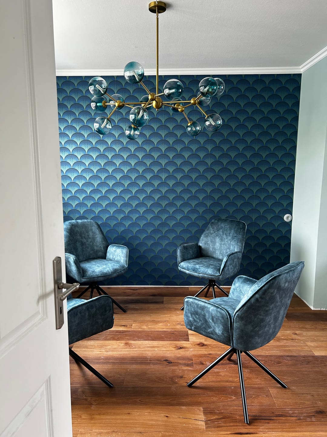 Customer photo review of 15-Light Modern Gradient Glass Globe Sputnik Branch Chandelier