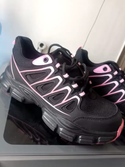 Customer photo review of Baskets de Sécurité en Acier pour Femme : Style, Protection et Confort au Quotidien