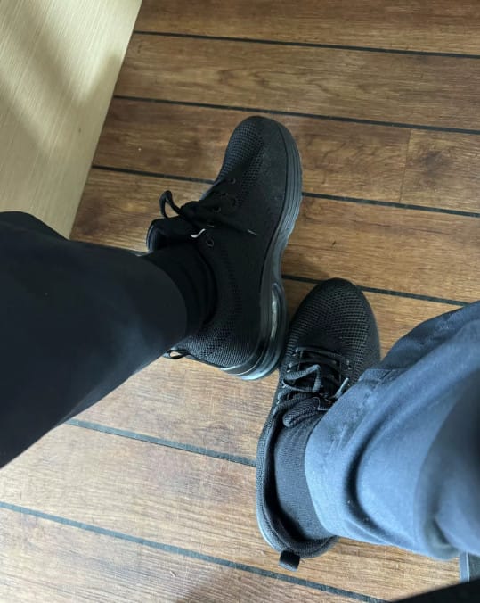 Customer photo review of Baskets de Sécurité et de Travail à Coussin d'Air pour Hommes et Femmes