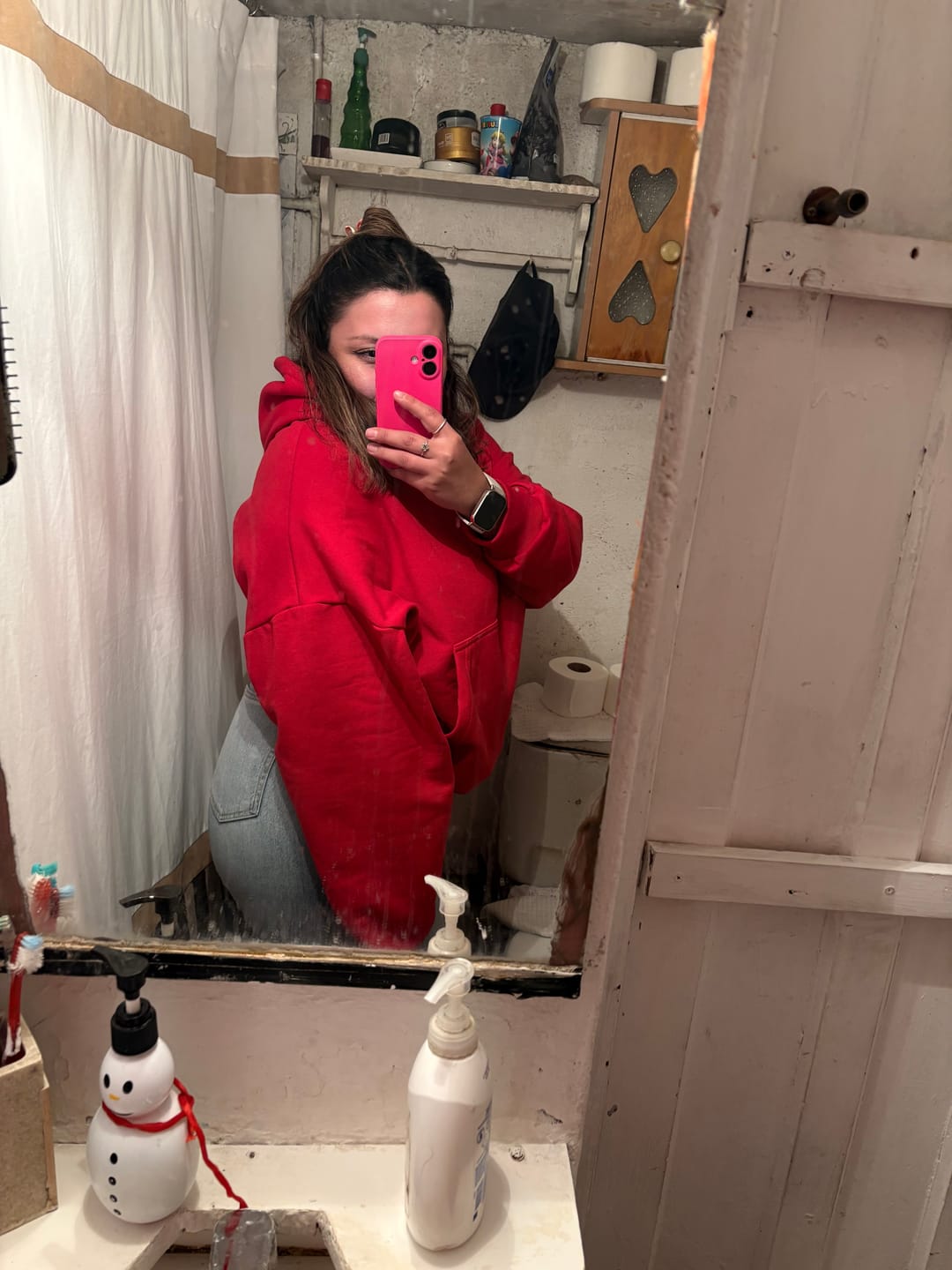 Customer photo review of POLERÓN HOODIE ROJO - OVERSIZE CON GORRO LOGO Y ESPALDA BORDADO