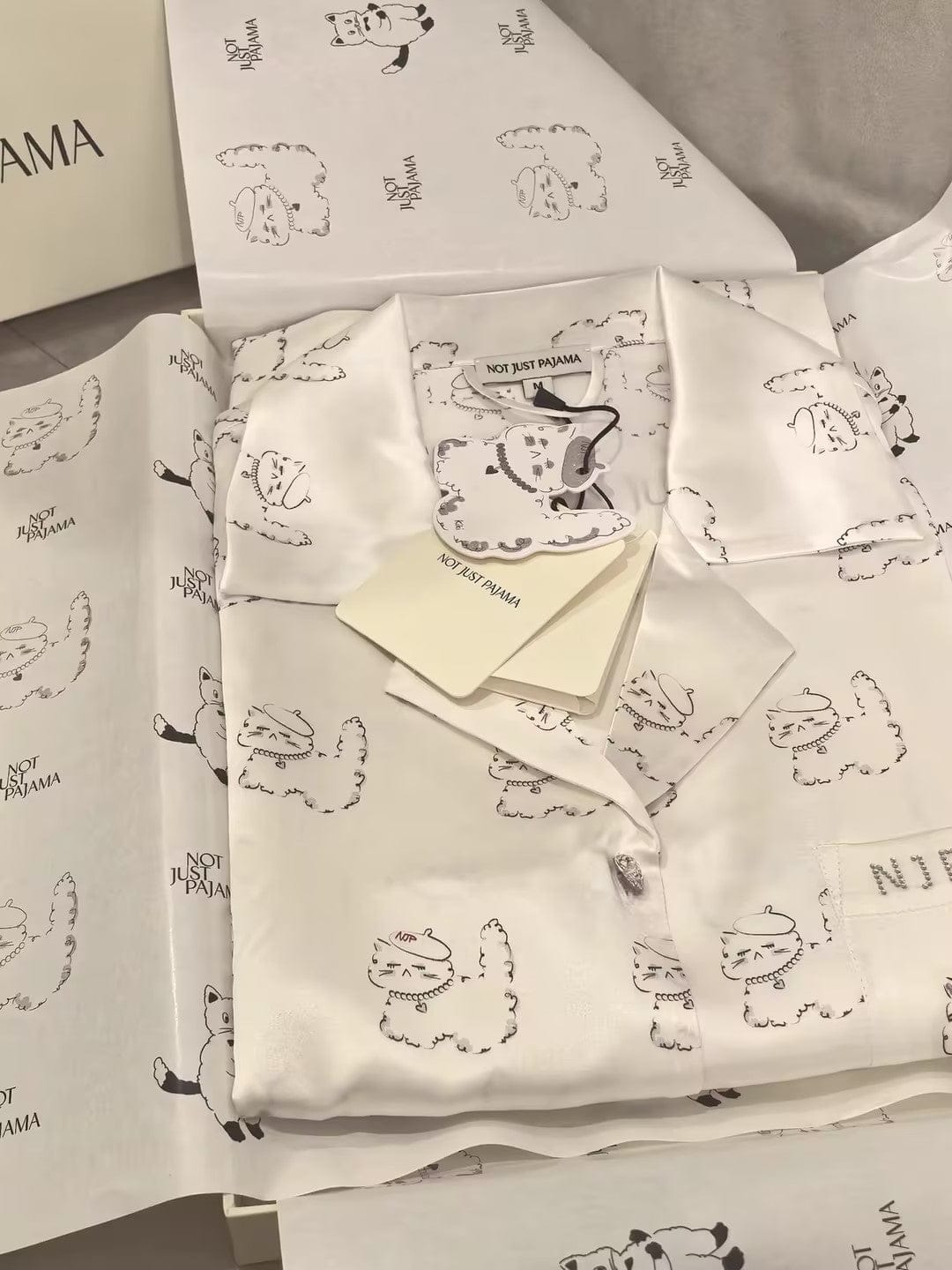 Customer photo review of Kiki Pearl Cat 22 Momme Silk Long Pajama Set