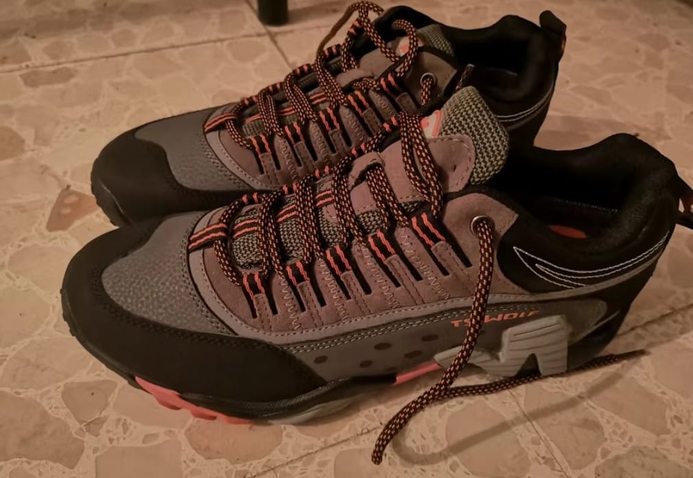 Customer photo review of Chaussures de randonnée et d'escalade en montagne en cuir véritable