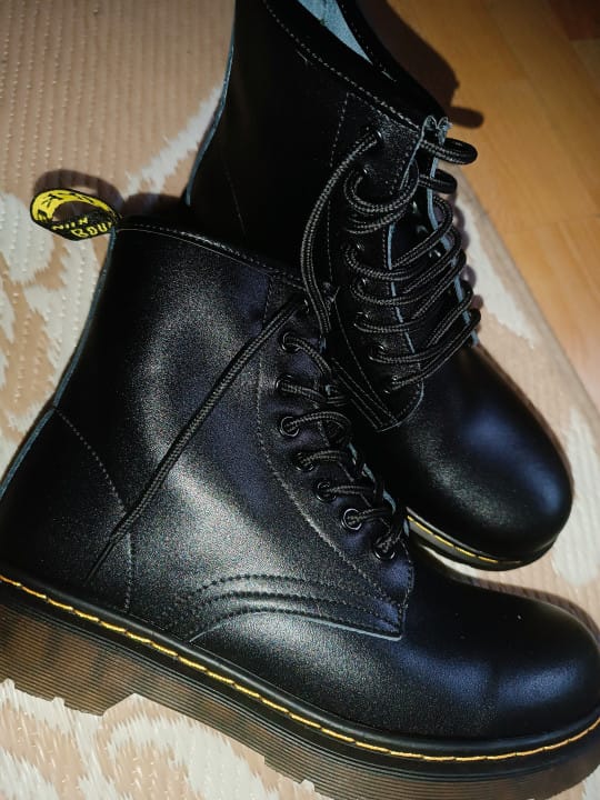 Customer photo review of Bottes Martin classiques haute qualité de style britannique