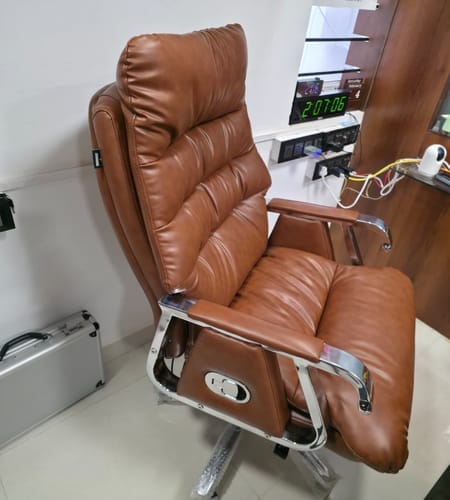 Customer photo review of Ettorez Fortuna High-Back Executive Leatherette Boss Chair