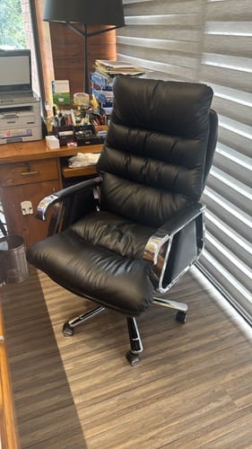 Customer photo review of Ettorez Fortuna High-Back Executive Leatherette Boss Chair