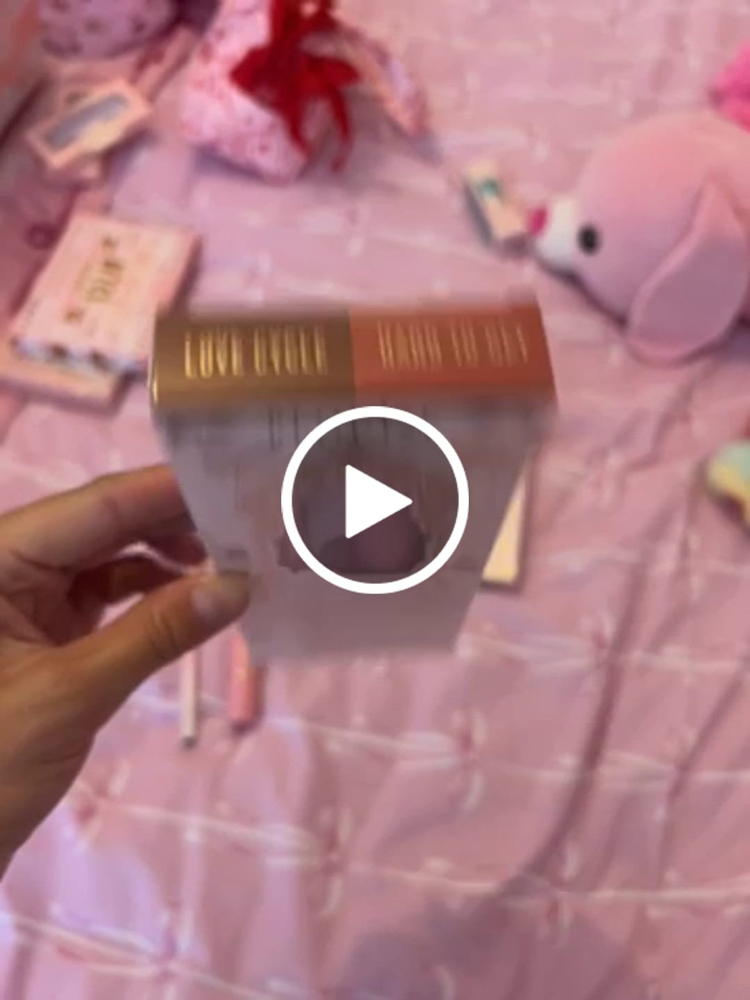 Reseña en vídeo del cliente del kit de lápiz labial y delineador de labios Kiss and Makeup