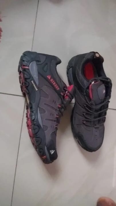 Customer photo review of Chaussures de randonnée en cuir suédé pour homme