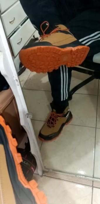 Customer photo review of Bottes de Travail Respirantes & Confortables - HONG-G