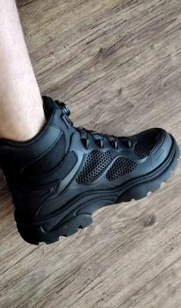 Customer photo review of Chaussures de Sécurité Hautes à Bouton Rotatif