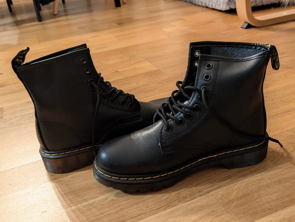 Customer photo review of Bottes Martin classiques haute qualité de style britannique