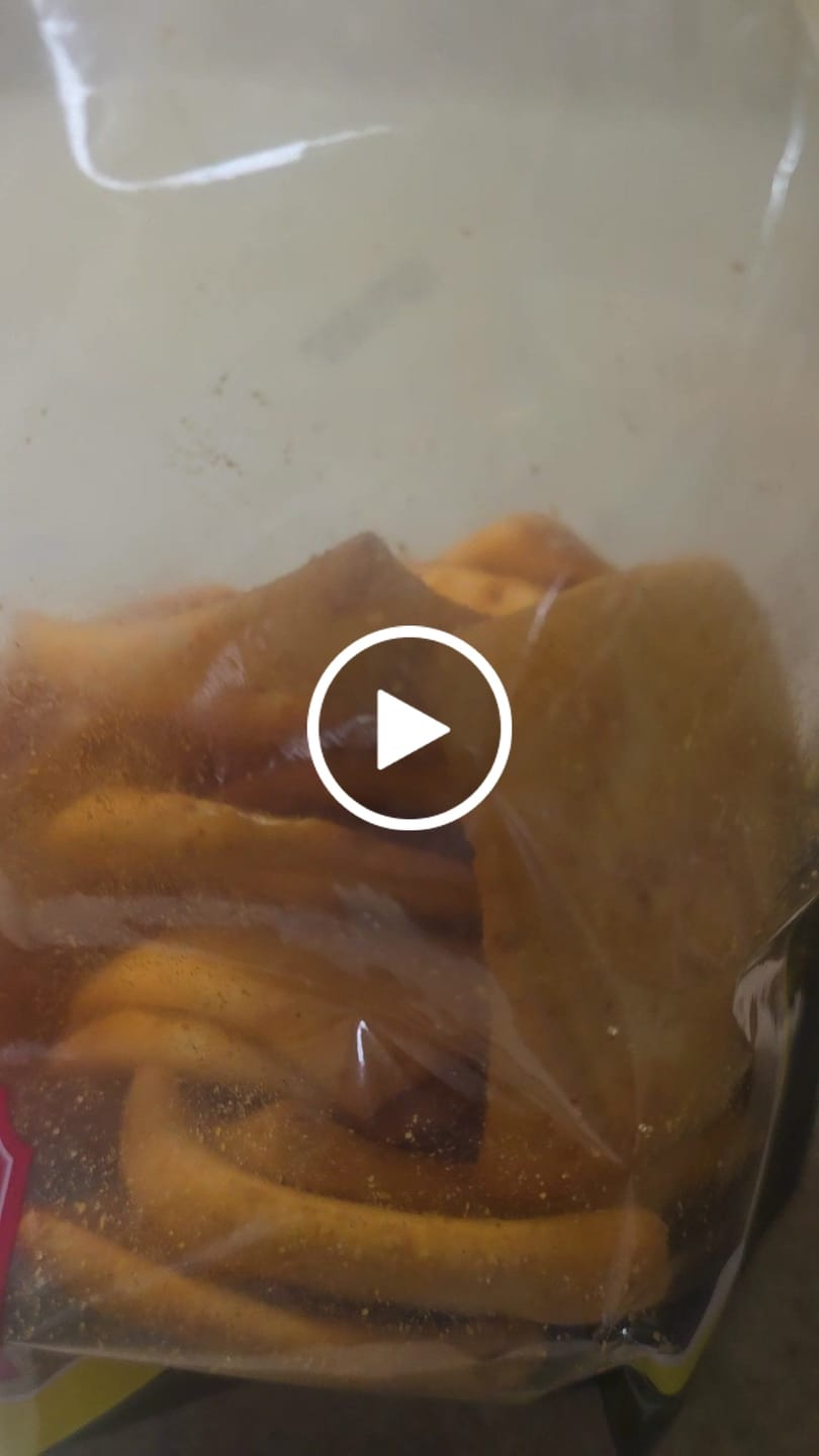 Customer video review of Pintón® Mariner Crackers – Chorizo Flavored | 7 oz
