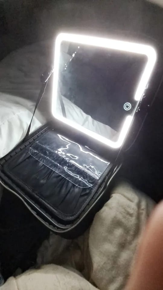 Customer photo review of Vireva Estuche de Maquillaje con Espejo LED