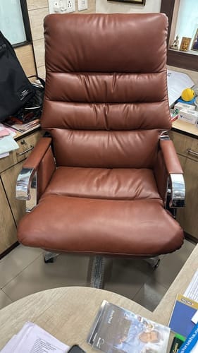 Customer photo review of Ettorez Fortuna High-Back Executive Leatherette Boss Chair