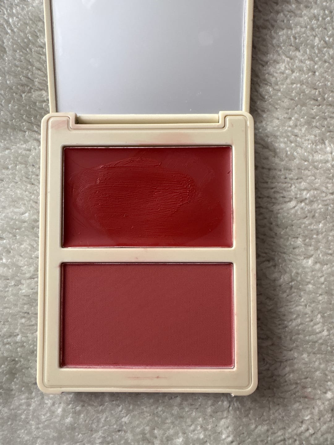 Customer photo review of RUBOR EN DÚO ALLURE CREMA Y POLVO COMPACTO