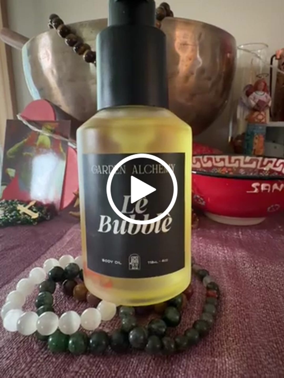 Customer video review of LE BUBBLÈ BODY OIL