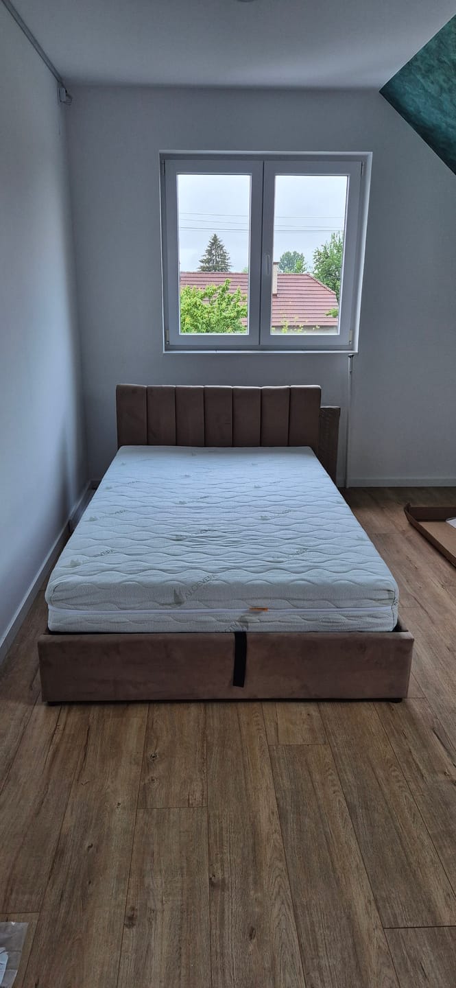 Customer photo review of Pat 120x200 cu somiera MONTREAL, stofa catifelata bej - Bluvel 28